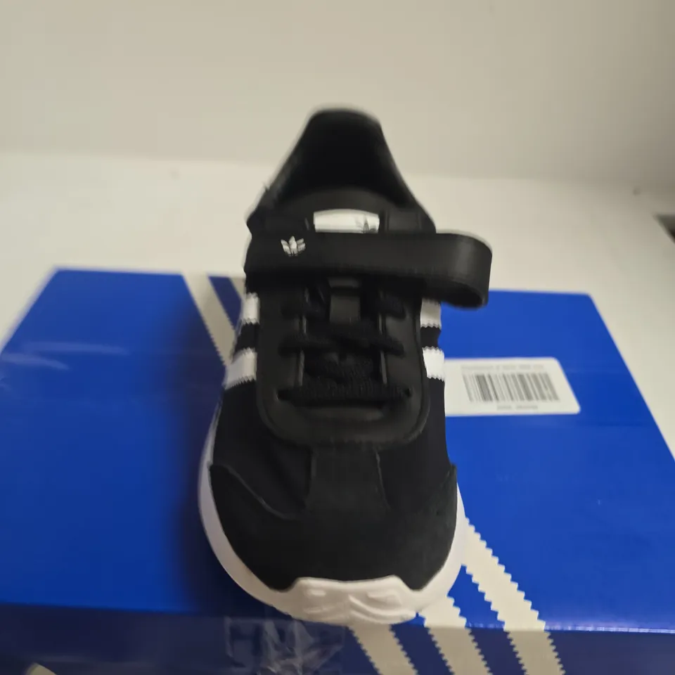 BOXED PAIR OF KIDS ADIDAS COUNTRY XLG CF EL C TRAINERS – BLACK/WHITE, UK 11