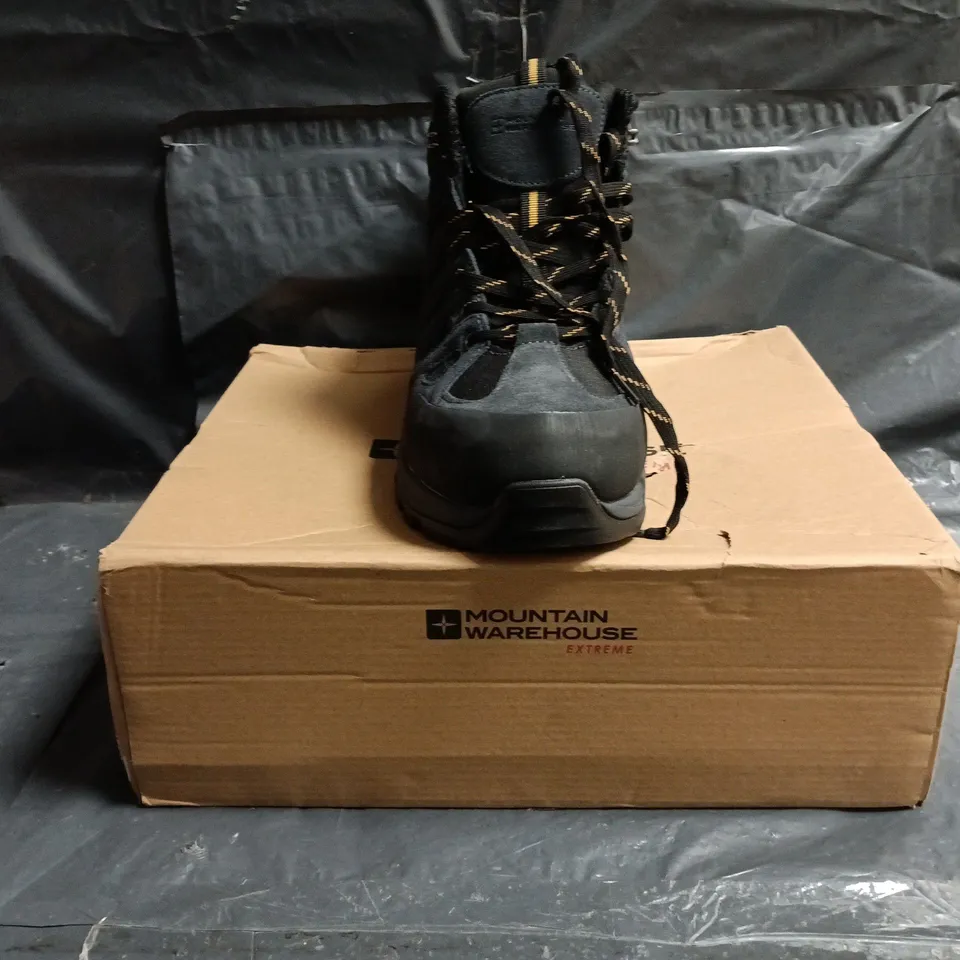 BOXED PAIR OF MOUNTAIN WAREHOUSE VERTEX EXTREME VIBRAM WATERPROOF ANKLE BOOTS IN GREY SIZE UK 11