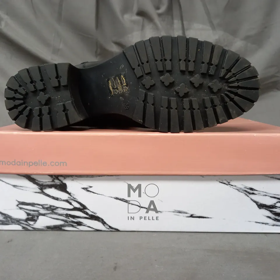 BOXED MODA IN PELLE BROOKLEA CHELSEA BOOTS IN BLACK SIZE 5
