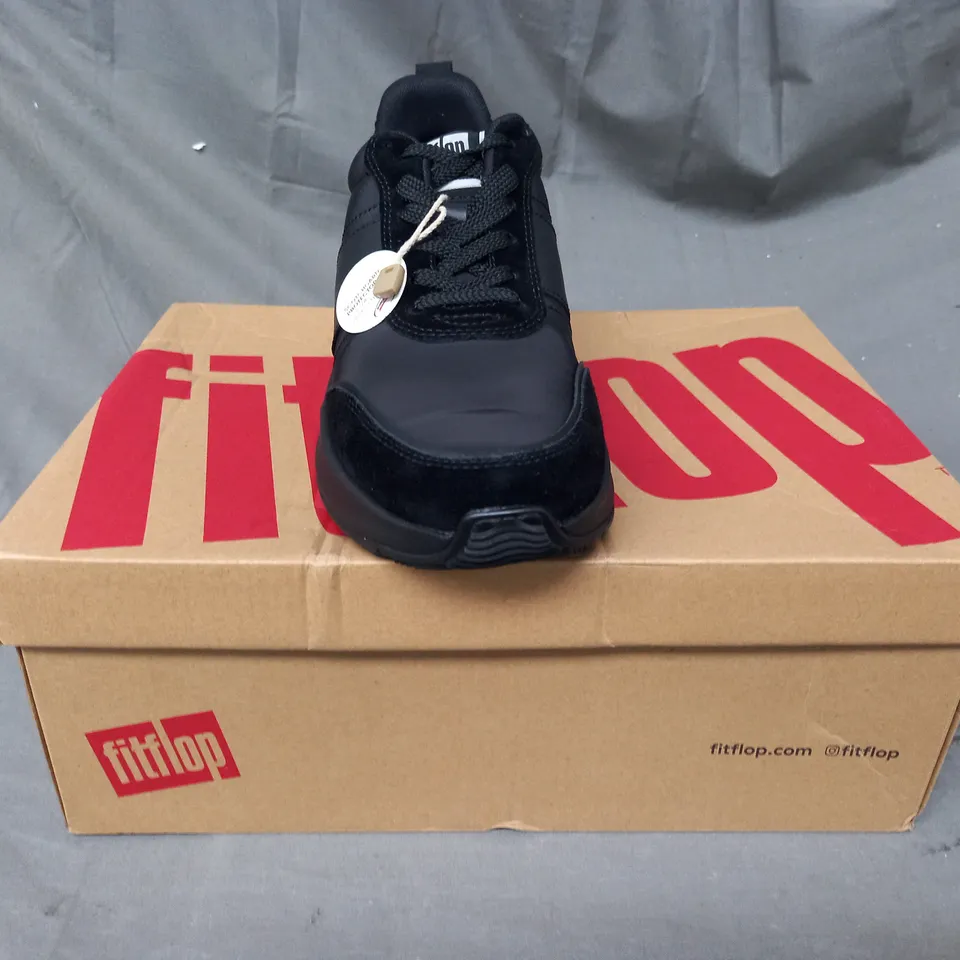 BOXED PAIR OF FITFLOP FLATFORM SNEAKERS IN BLACK UK SIZE 6