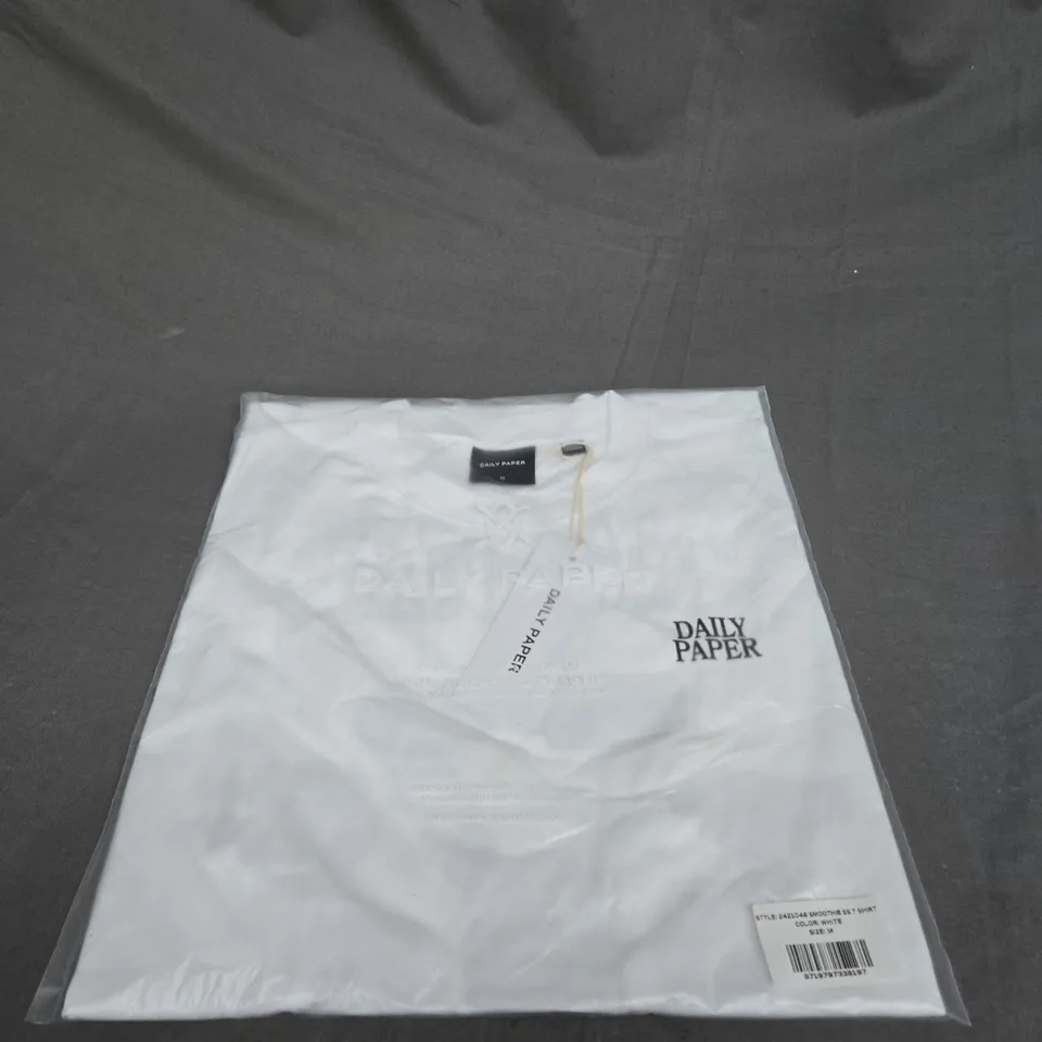 BAGGED DAILY PAPER SMOOTHIE SS T-SHIRT IN WHITE SIZE M