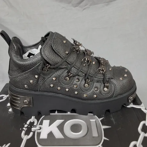 BOXED KOI DRAGON HARDWARE BLACK SHOES - UK 5