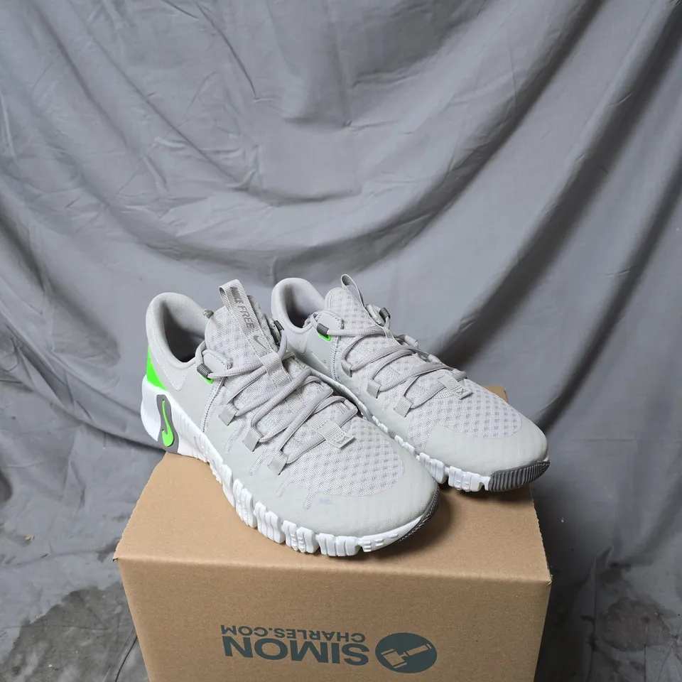 NIKE FREE GREY RUNNING SHOES WITH NEON GREEN ACCENTS – SIZE 9.5