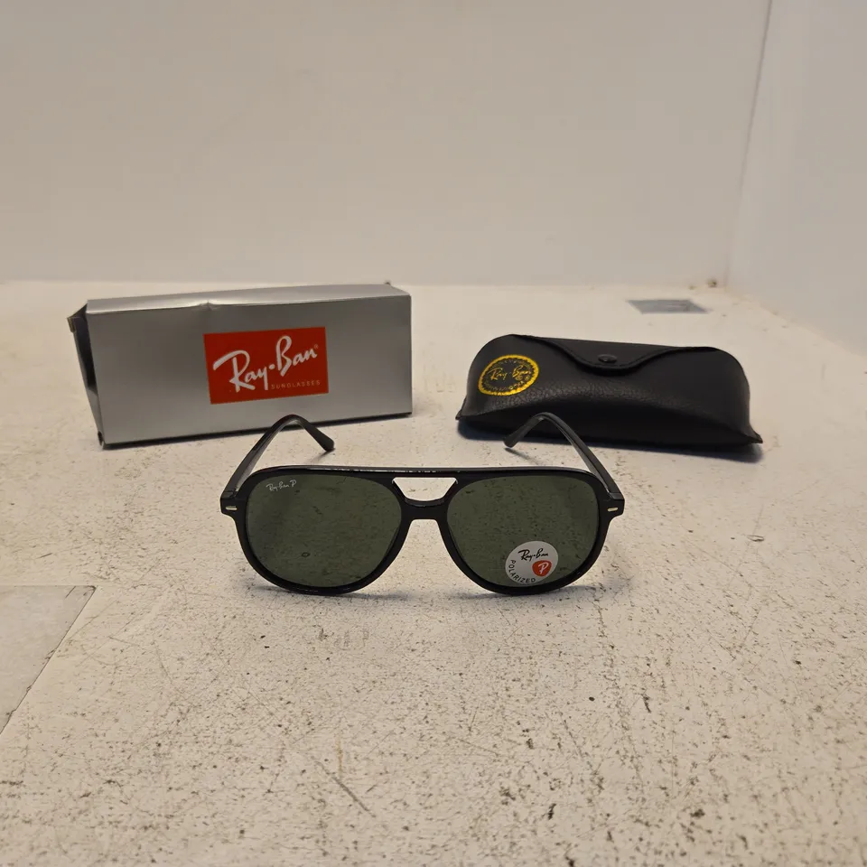 RAY-BAN SUNGLASSES – BLACK WAYFARER STYLE, MADE IN ITALY