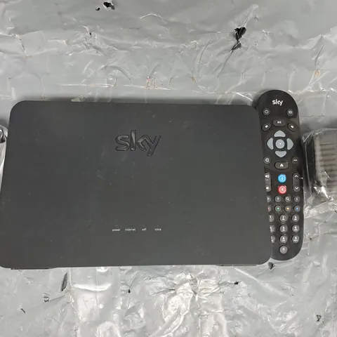 APPROXIMATELY 5 ASSORTED HOUSEHOLD ITEMS TO INCLUDE SKY WI-FI ROUTER, ETC