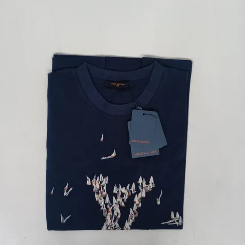 LOUIS VUITTON SHORT SLEEVE CREW NECK T-SHIRT IN NAVY SIZE LARGE