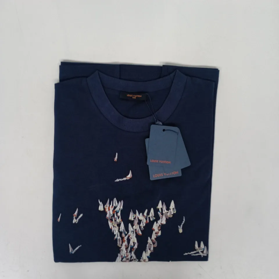 LOUIS VUITTON SHORT SLEEVE CREW NECK T-SHIRT IN NAVY SIZE LARGE
