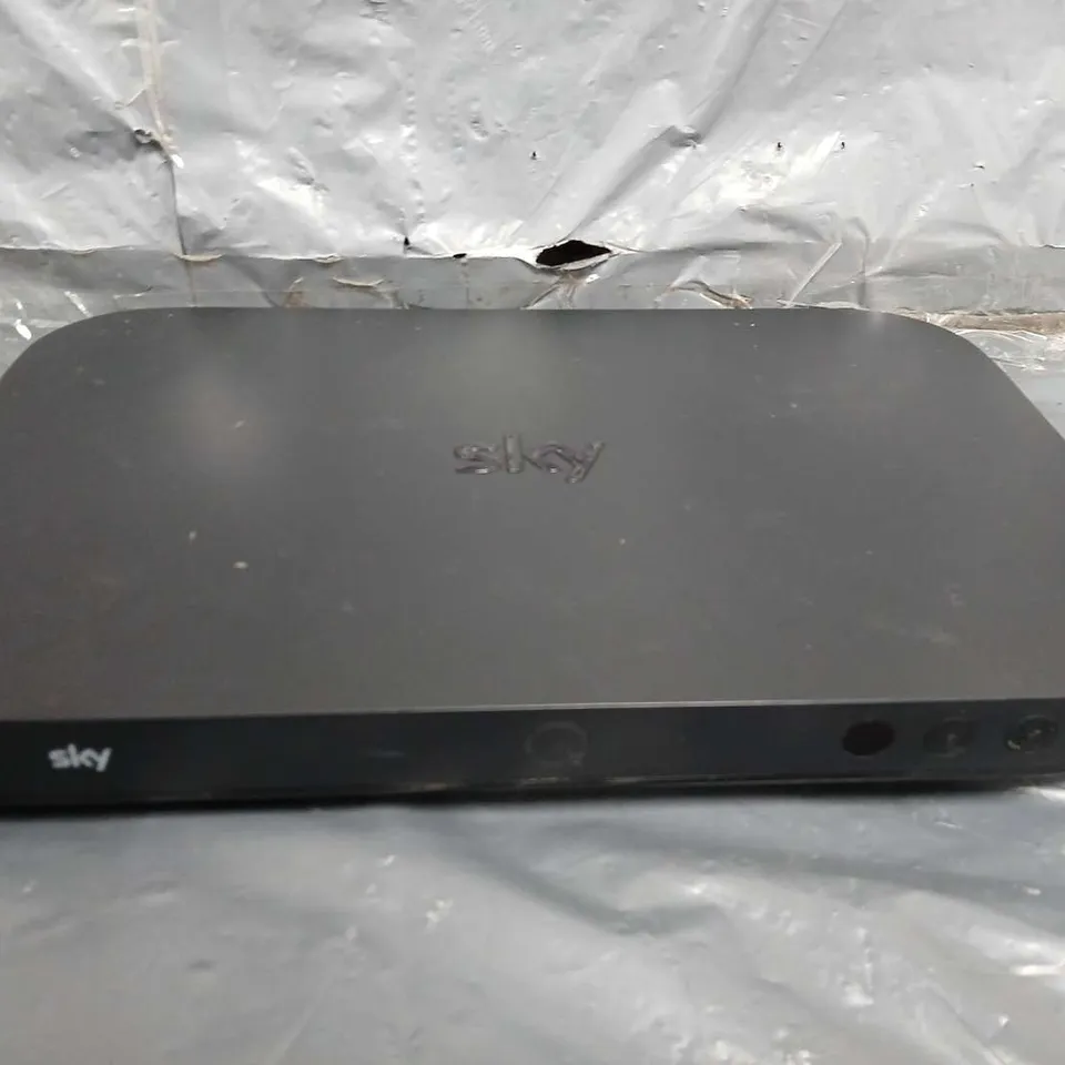 SKY Q BOX ES340D8