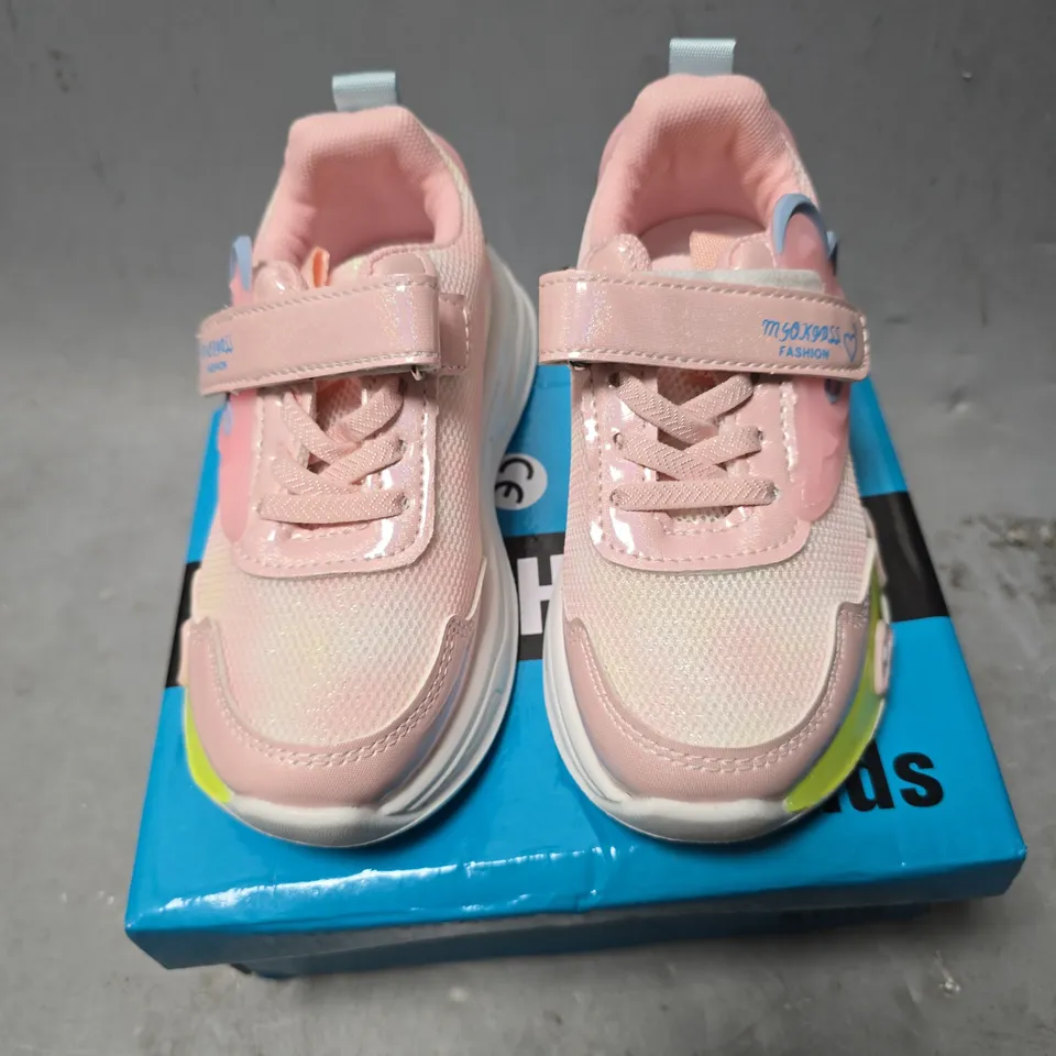 BOXED FASHION KIDS LIGHT UP SHOES SIZE 27
