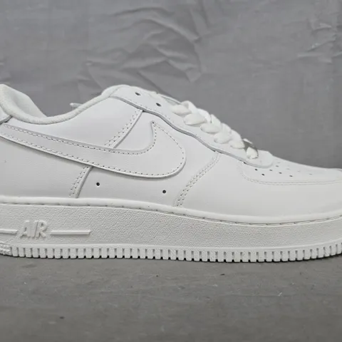UNBOXED PAIR OF NIKE AIR FORCE 1 '07 SHOES IN WHITE SIZE UK 6