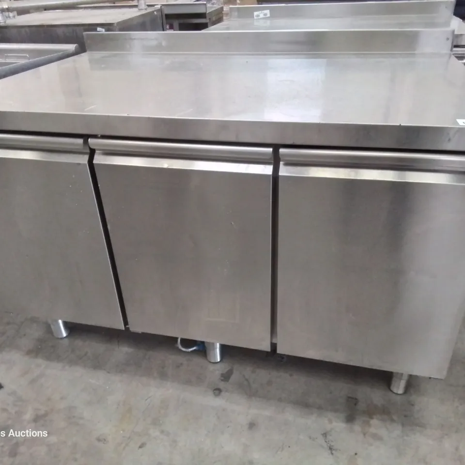 COMMERCIAL 3 DOOR COUNTER CHILLER