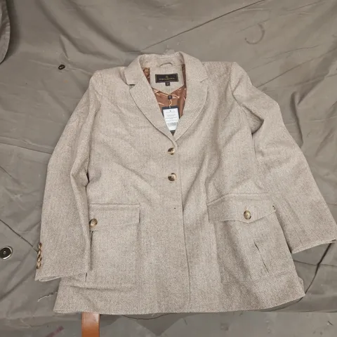 FAIRFAX & FAVOR ELOISE BELTED WOOL JACKET – ALMOND HERRINGBONE, UK 14 (US 10)