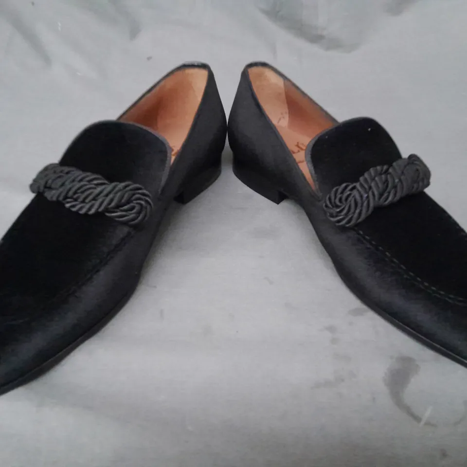 BOXED PAIR OF LÓLÚ LONDON VELVET SLIP-ON SHOES IN BLACK EU SIZE 42