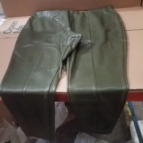 BOX CONTAINING APPROXIMATELY 13 BRAND NEW JD WILLIAMS CARK OLIVE PU LEGGINGS - SIZE 30