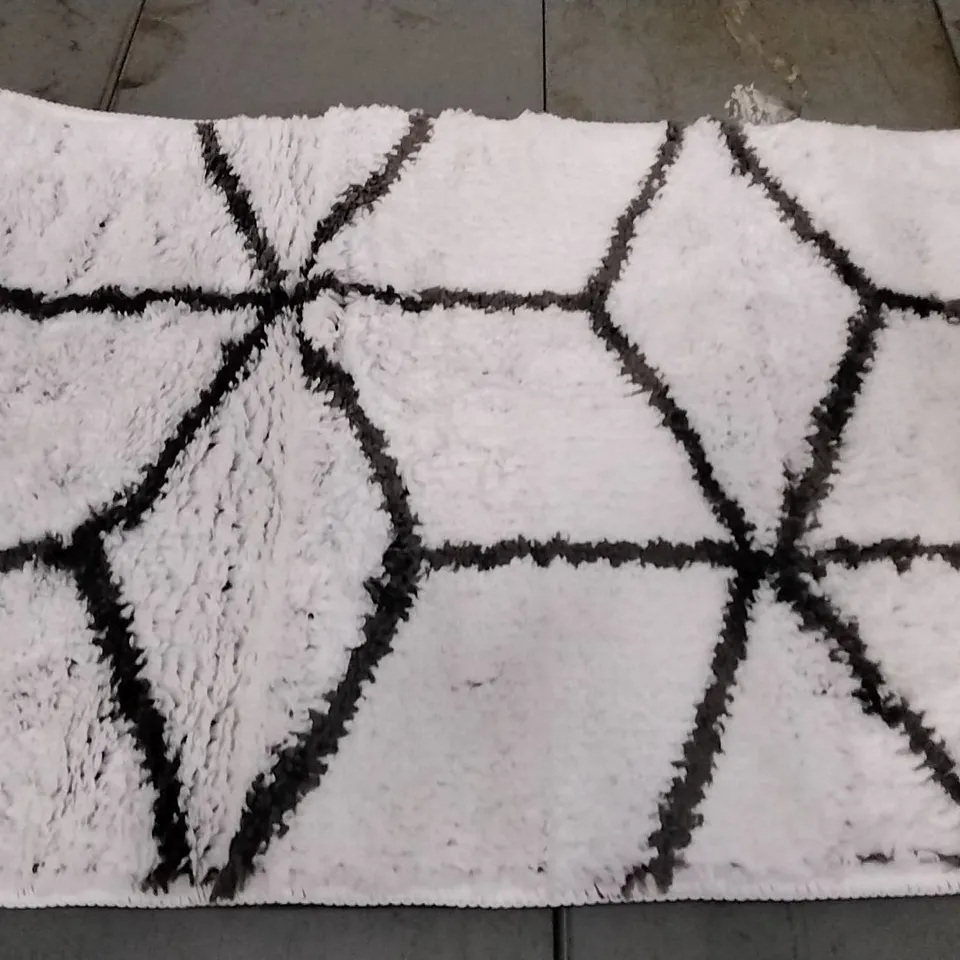 BRAND NEW ANA-SOFIA RECTANGLE BATH MAT SIZE 50CM W X 80 CM L