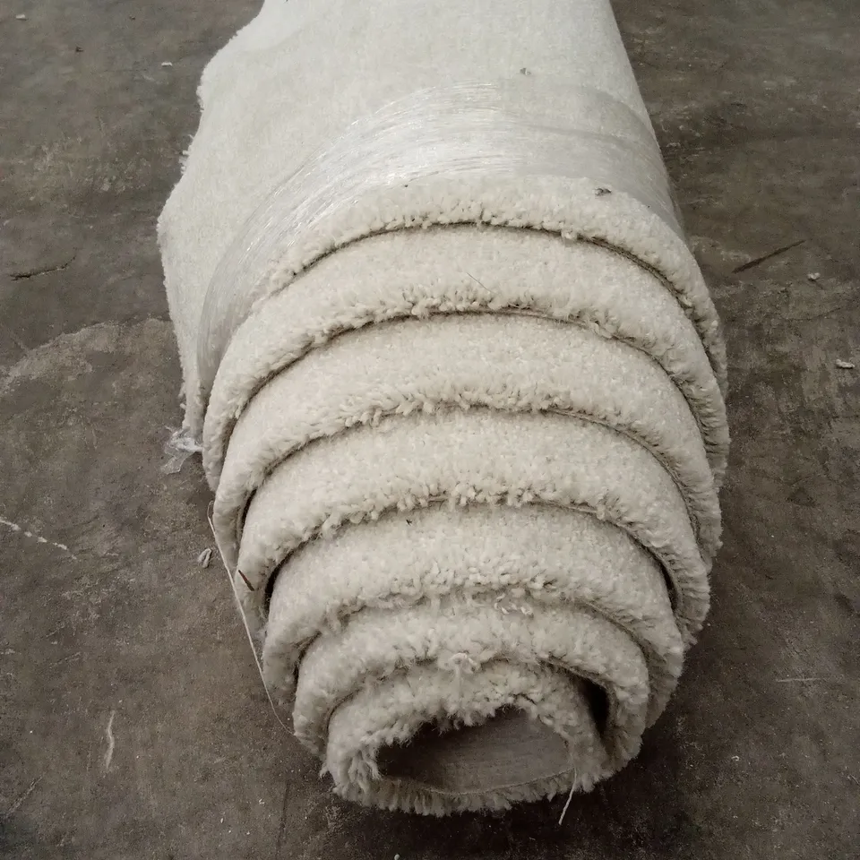 ROLL OF QUALITY DUKE 2147 MOONSTONE CARPET // APPROX SIZE; 1.8 x 4m