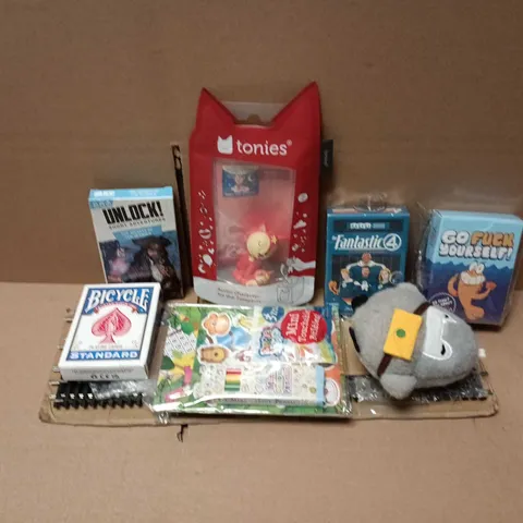 APPROXIMATELY 15 ASSORTED TOYS & GAMES PRODUCTS TO INCLUDE FANTASTIC FOUR PLAYING CARDS, TONIES BEDTIME SONGS, PLAYING CARDS, ETC 