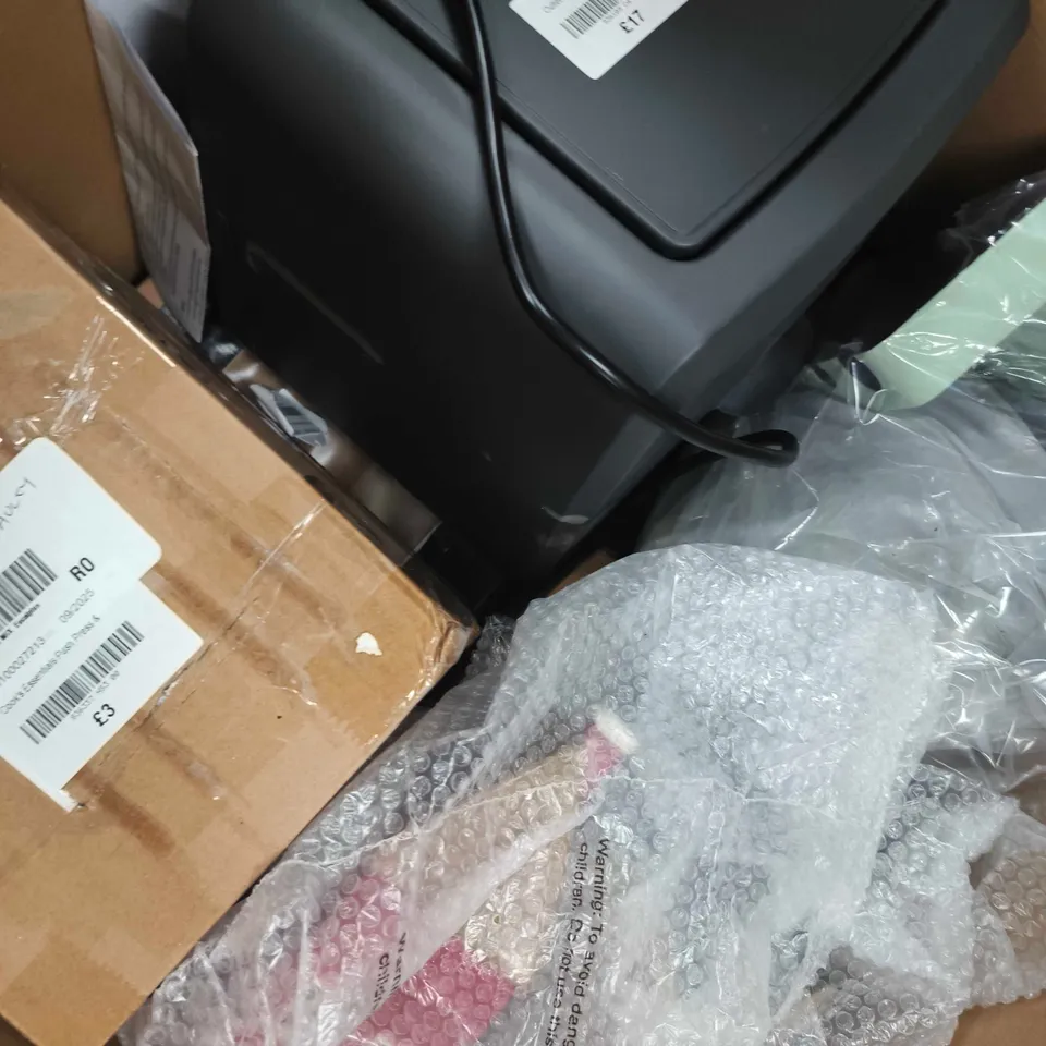 BOX OF APPROXIMATELY 5 ASSORTED HOUSEHOLD ITEMS TO INCLUDE DECORATIVE LIGHT, AIR FRYER, ETC - COLLECTION ONLY