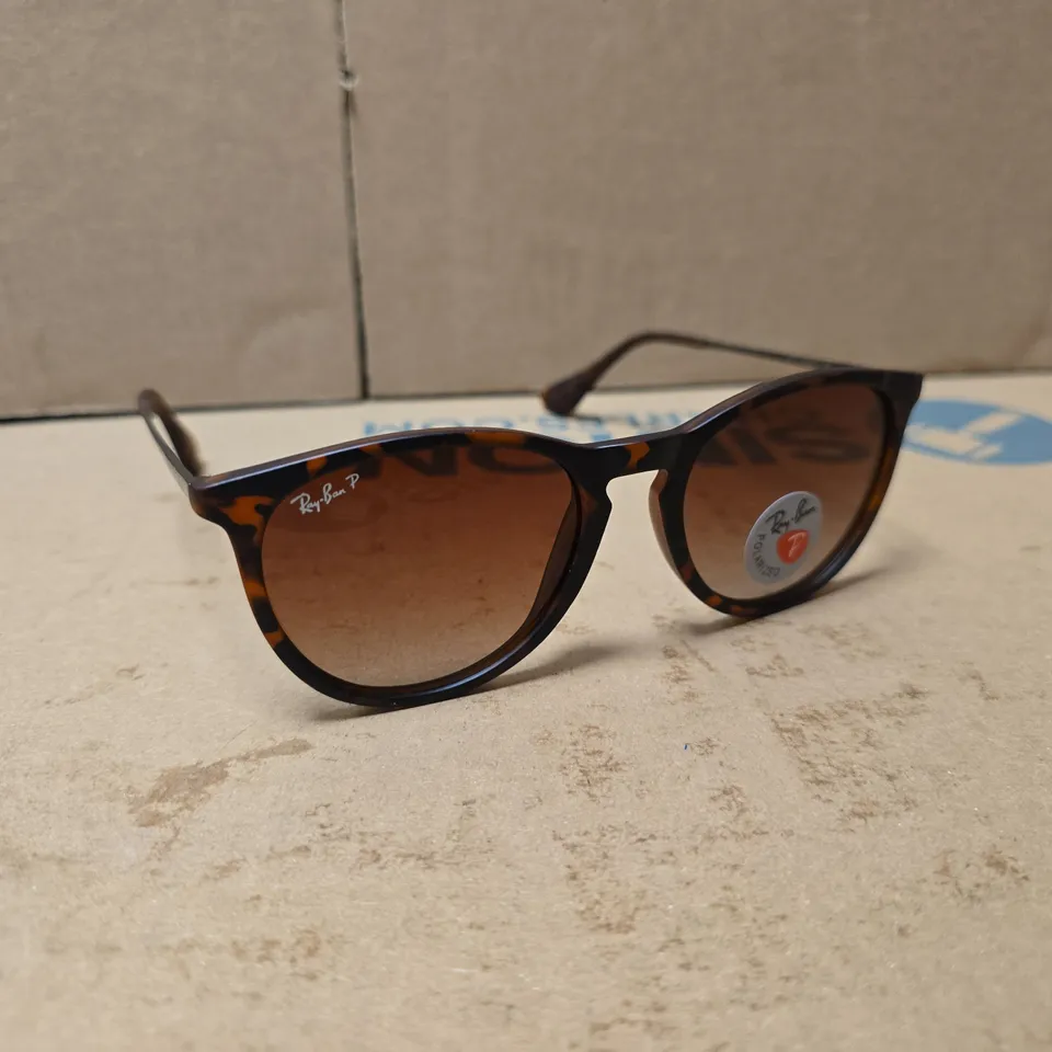 BOXED RAYBAN ERIKA CLASSIC SUNGLASSES IN LIGHT HAVANA BROWN