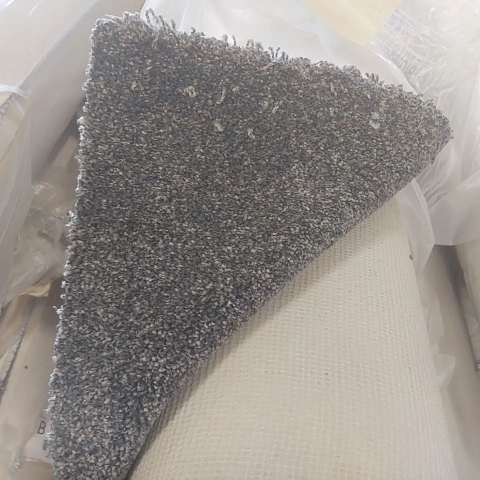 ROLL OF QUALITY HERITAGE EXQUISITE CARPET - APPROXIMATELY 3 x 5m