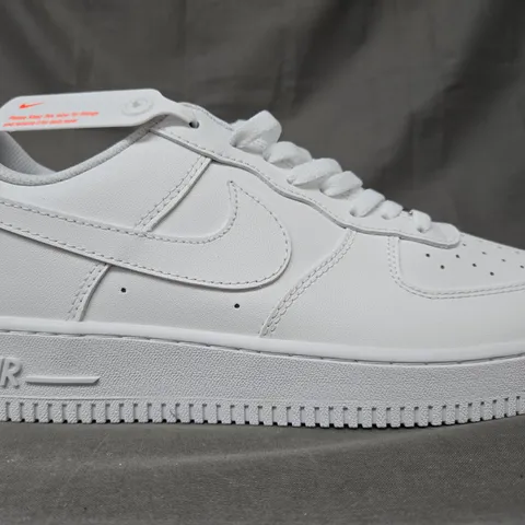 PAIR OF NIKE AIR FORCE 1 SHOES IN WHITE UK SIZE 9