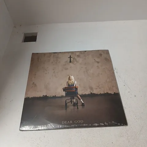 THE PRETTY RECKLESS DEAR GOD VINYL – CLASSROOM SCENE