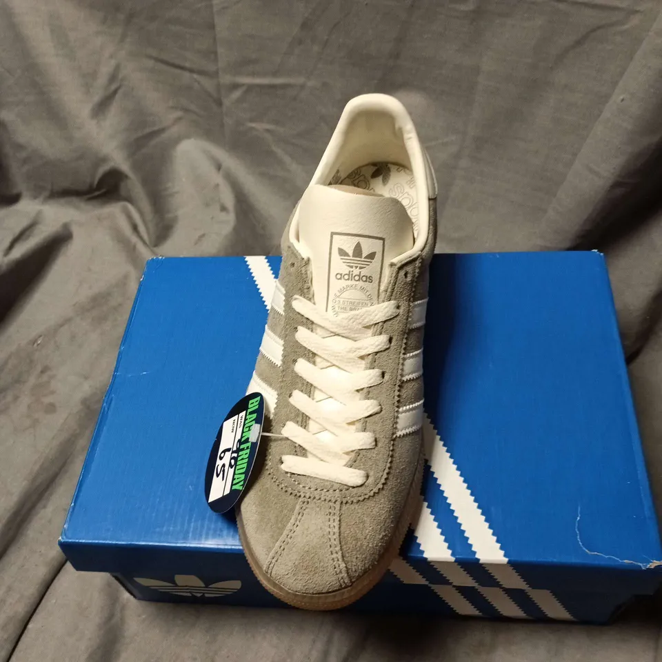 ADIDAS ORIGINALS MUNCHEN PEBBLE SUEDE TRAINERS – UK SIZE 6