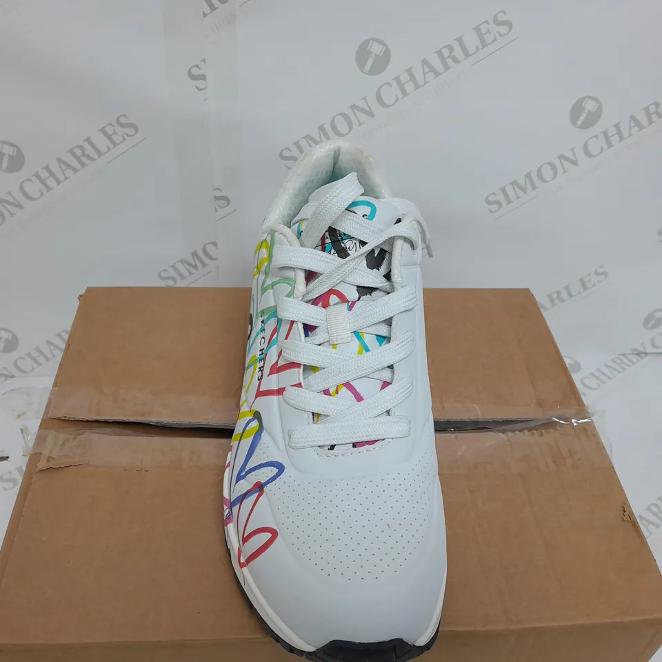 SKECHERS CUSTOMIZE TRAINERS HEART DESIGN SIZE 8