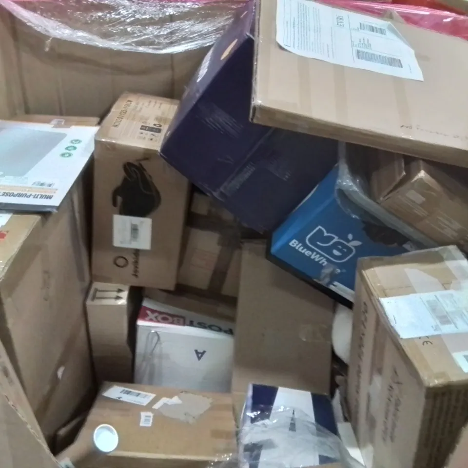 PALLET OF ASSORTED HOUSEHOLD GOODS AND PRODUCTS TO INCLUDE;BABY HIGHCHAIR,BOOSTER SEAT,CHOPPING BOARD