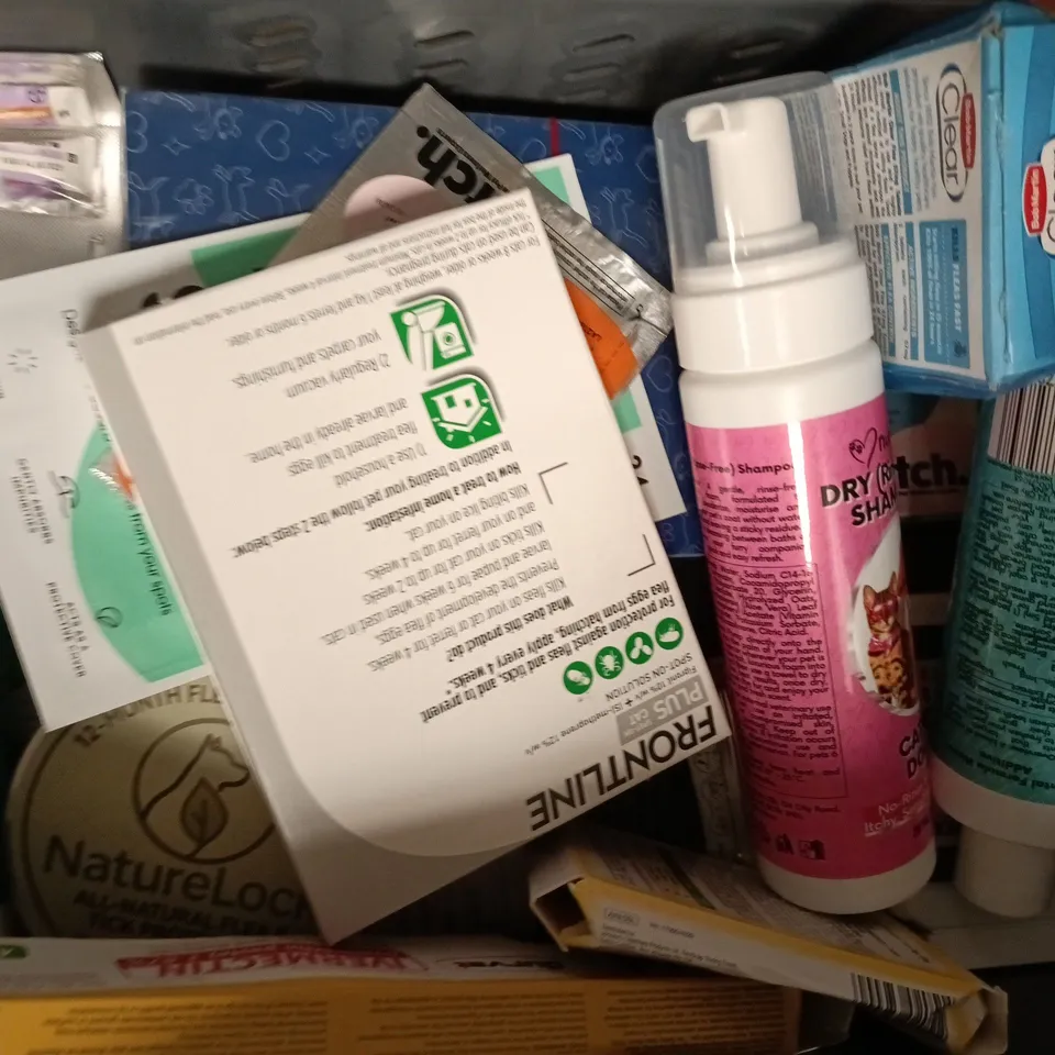 APPROXIMATELY 20 ASSORTED HOUSEHOLD ITEMS TO INCLUDE CHILDS FARM BUBBLE BATH, YEGBONG PET SKIN SOOTHING SPRAY, ETC - COLLECTION ONLY