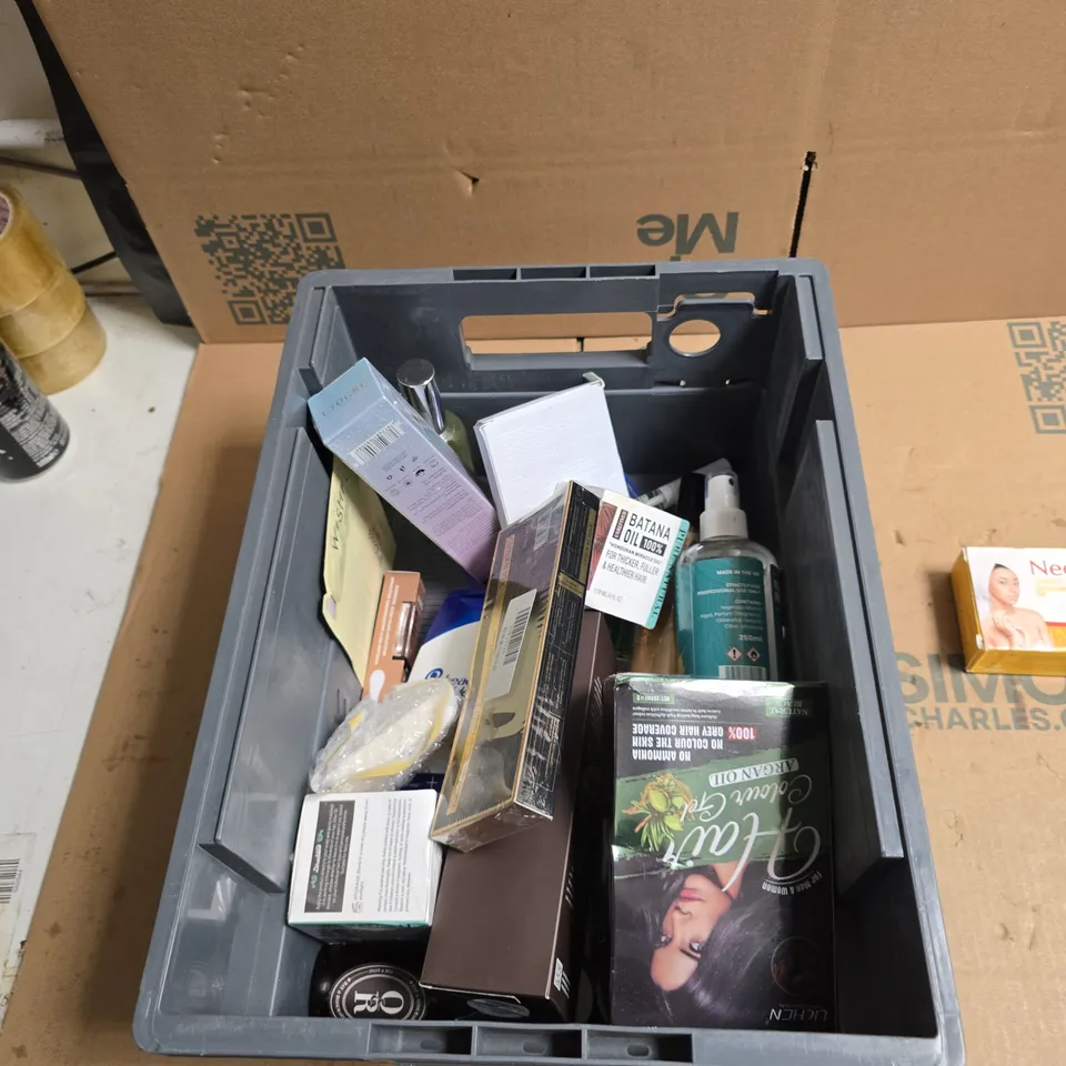 TOTE OF APPROXIMATELY 20 ASSORTED COSMETICS TO INCLUDE: NEOSKIN SOAP 