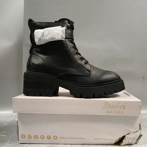 BOXED PAIR OF BLOWFISH MALIBU ANKLE BOOTS IN BLACK SIZE UK 6