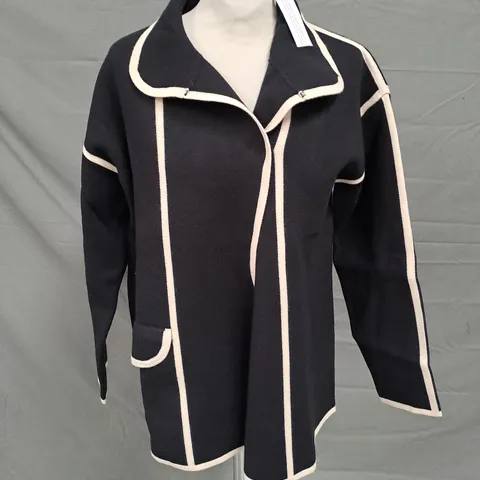 WYNNE COLLECTION SOFTKNIT PIPED JACKET BLACK/ECRU EXTRA SMALL