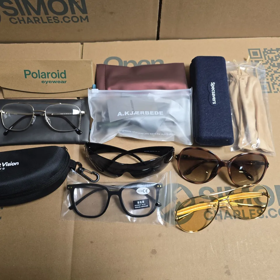 LOT OF APPROXIMATELY 19 ASSORTED PAIRS OF GLASSES AND CASES TO INCLUDE A.KJAERBEDE, SPECSAVERS AND POLAROID