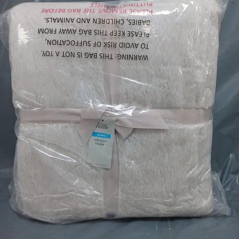 BOX OF APPROXIMATELY 5 KING SIZE SOFT TOUCH BLANKET IN LIGHT BROWN - COLLECTION ONLY