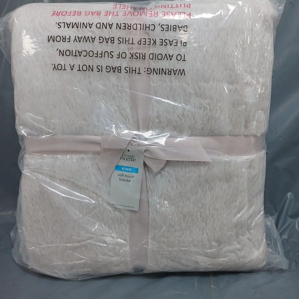 BOX OF APPROXIMATELY 5 KING SIZE SOFT TOUCH BLANKET IN LIGHT BROWN - COLLECTION ONLY