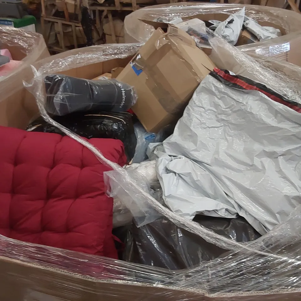 PALLET TO CONTAIN A LARGE ASSORTMENT OF PILLOWS, CUSHIONS AND RELATED PRODUCTS 
