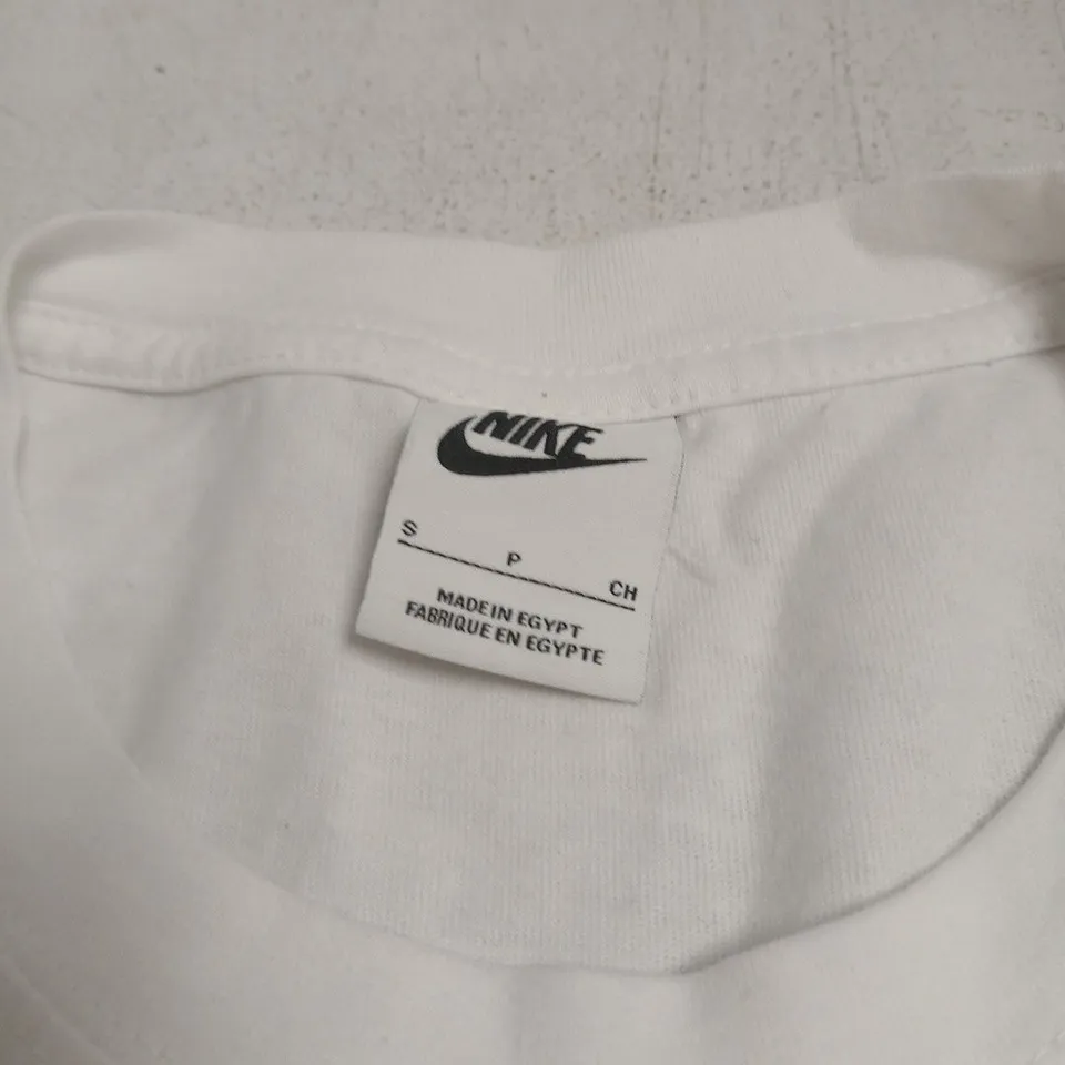 NIKE SMALL WHITE T SHRIT
