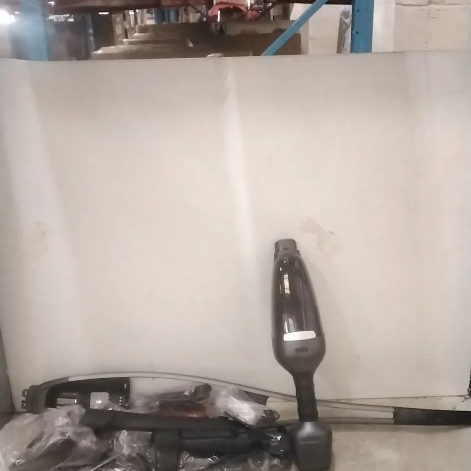 BOXED AEG CORDLESS HOOVER WITH ACCESSORIES 