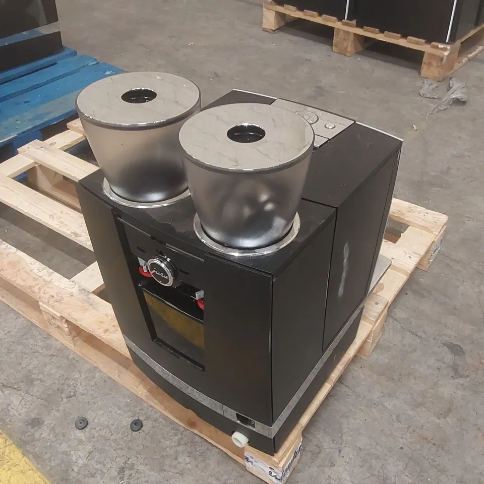 JURA GIGA COMMERCIAL COFFEE MACHINE 