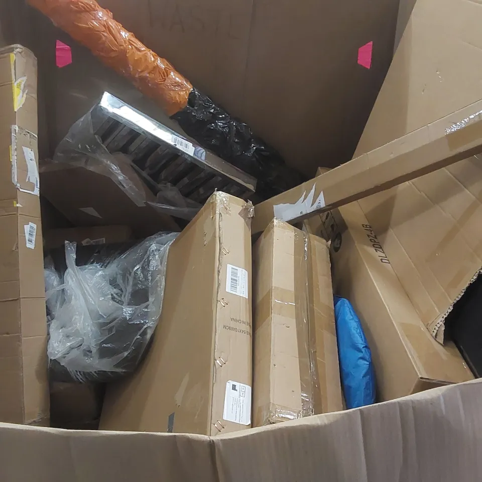 PALLET OF ASSORTED ITEMS INCLUDING: AIR COOLER, CEILING FAN LIGHT, PET SOFT CRATE, RUG, HOSE REEL ECT