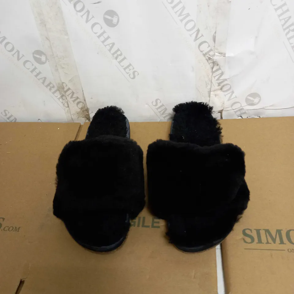 EMU MUSICA SLIPPERS IN BLACK SIZE UNSPECIFIED