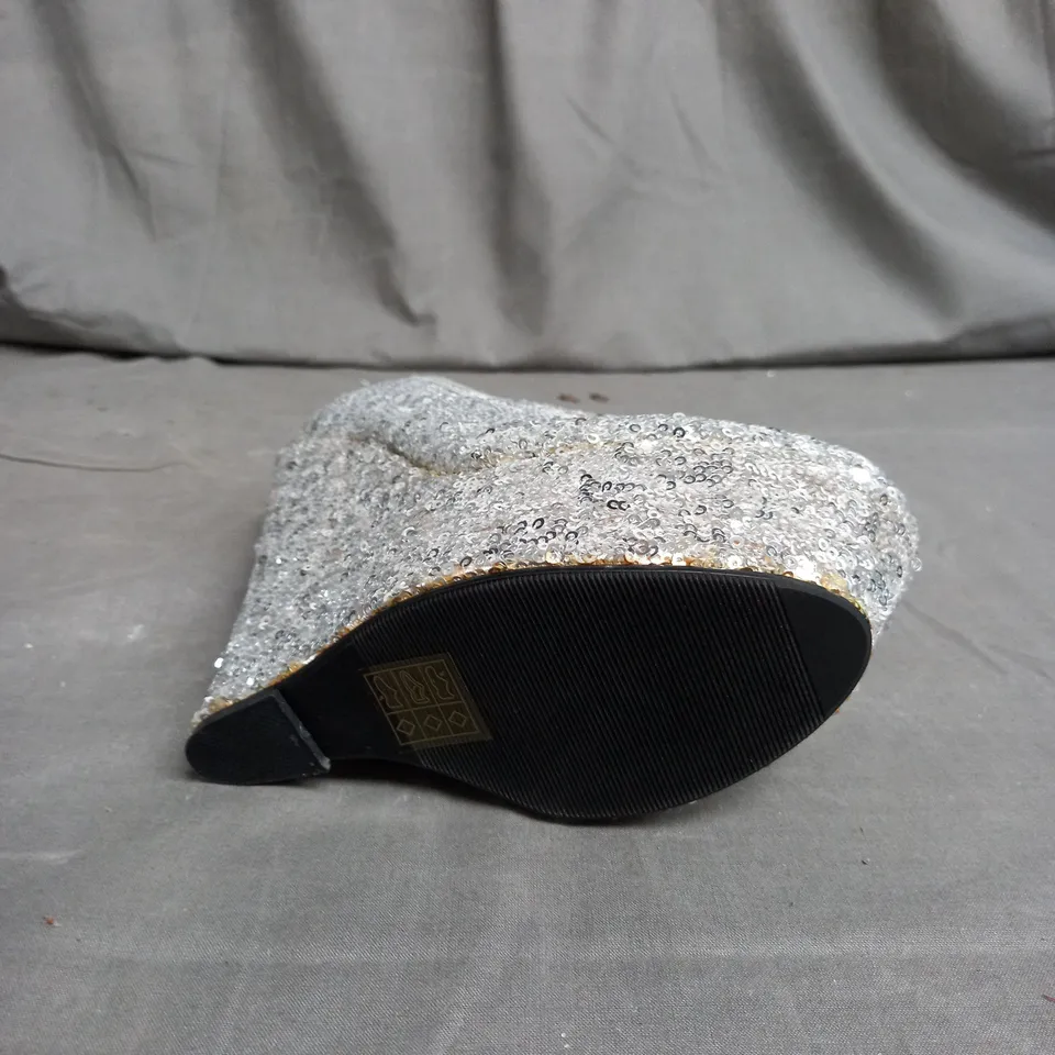 APPROXIMATELY 14 PAIRS OF WOMENS ZIPPED SEQUIN HIGH HEEL SHOES IN VARIOUS SIZES