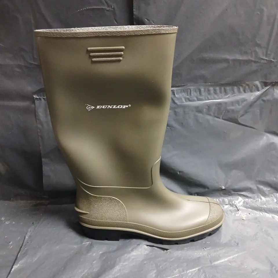 DUNLOP KNEE-HIGH RUBBER WELLINGTON BOOTS – OLIVE UK 10. UNBOXED