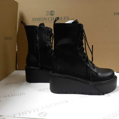 KOI BLACK FLATFORM LACE UP ANKLE BOOTS - SIZE 4