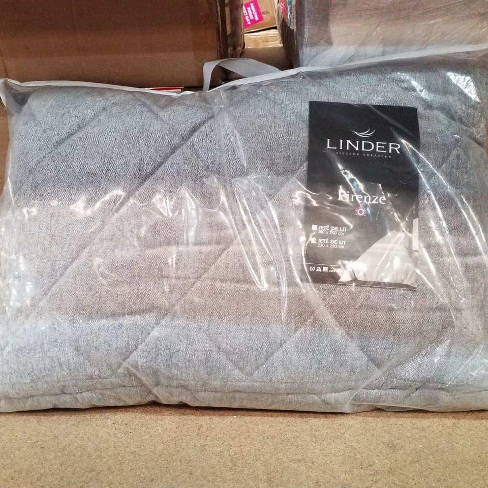 WEAUBLEAU POLYESTER SOLID COLOUR BEDSPREAD