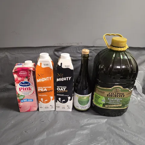 APPROXIMATELY 10 ASSORTED FOOD & DRINK ITEMS TO INCLUDE - FILIPO BERIO EXTRA VIRGIN OLIVE OIL - MIGHTY OAT DRINK - CITIZENS OF SOIL EXTRA VIRGIN OLIVE OIL - ETC - COLELCTION ONLY