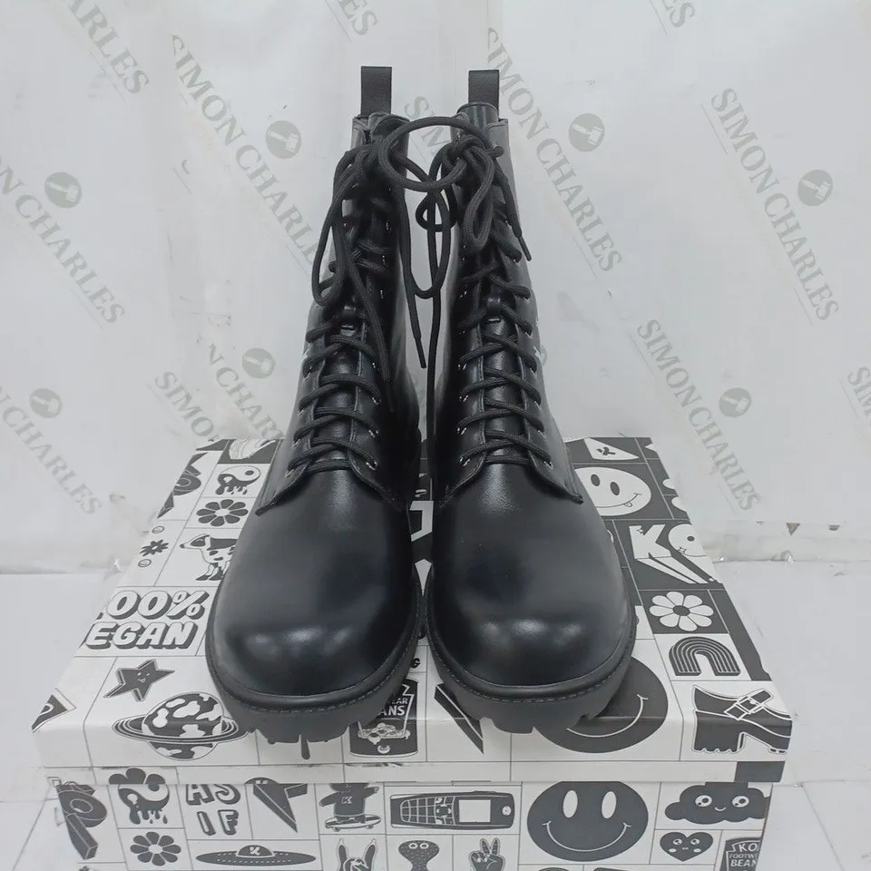 KOI FOOTWEAR MENS BLACK ANIMAL FREE MILITARY BOOTS SIZE 10