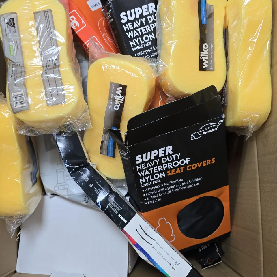 BOX OF ASSORTED CAR ITEMS TO INCLUDE - SPONGES - TOOLS - SEAT COVERS / COLLECTION ONLY  