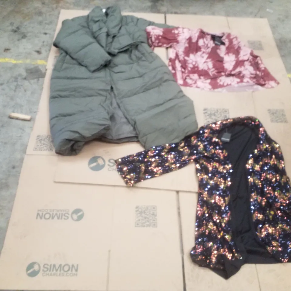 PALLET OF APPROXIMATELY 271 BRAND NEW WOMEN'S QUALITY DESIGNER CLOTHING ITEMS TO INCLUDE; JD WILLIAM'S PADDED COAT, JD WILLIAM'S MESH BLOUSE, JD WILLIAM'S SEQUIN CARDIGAN